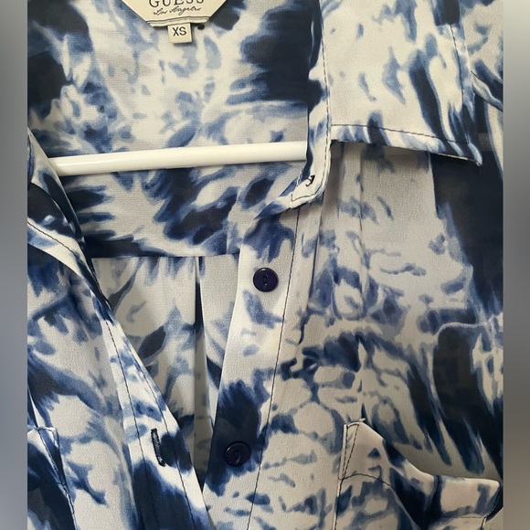 GUESS SHEER BLOUSE BLUE PRINT- XS - Picture 3 of 5